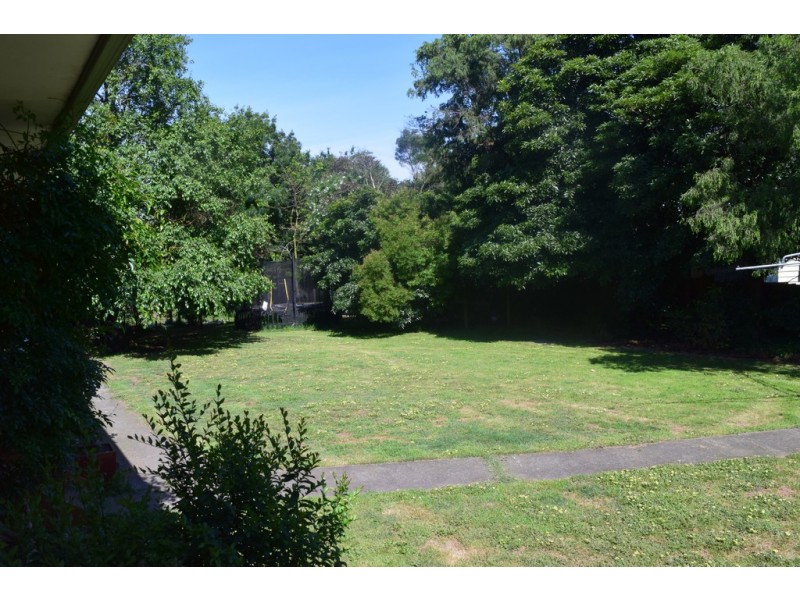 8 School Road, Willow Grove VIC 3825