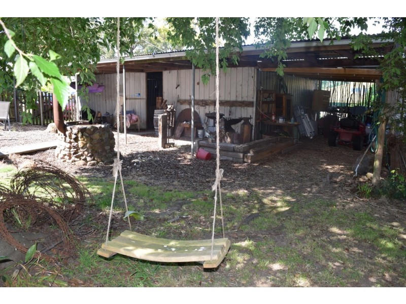 8 School Road, Willow Grove VIC 3825