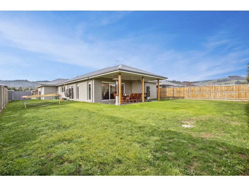 17 Collingwood Dr, Trafalgar VIC 3824