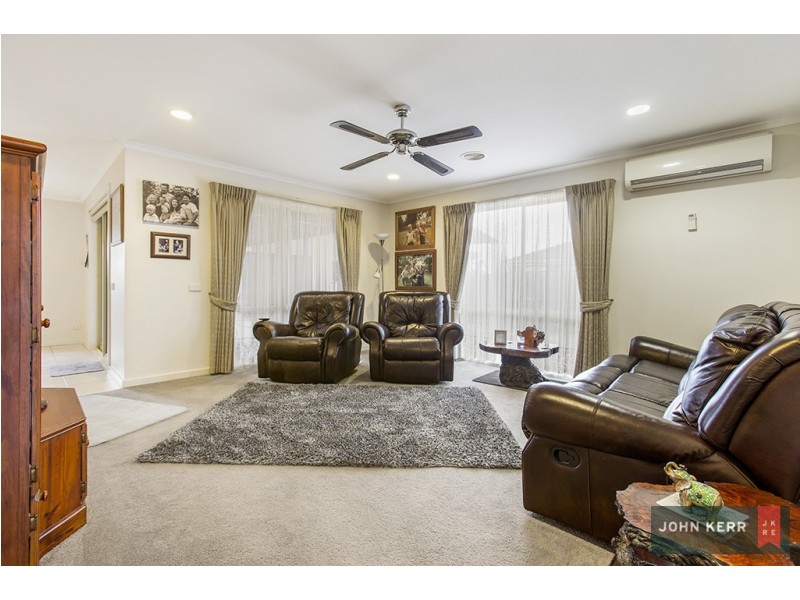 27 Vincent Boulevard, Trafalgar VIC 3824