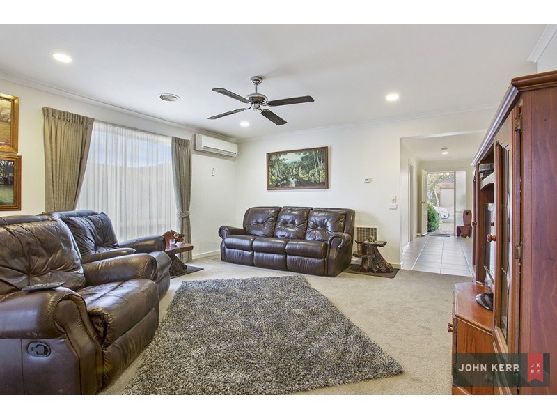 27 Vincent Boulevard, Trafalgar VIC 3824