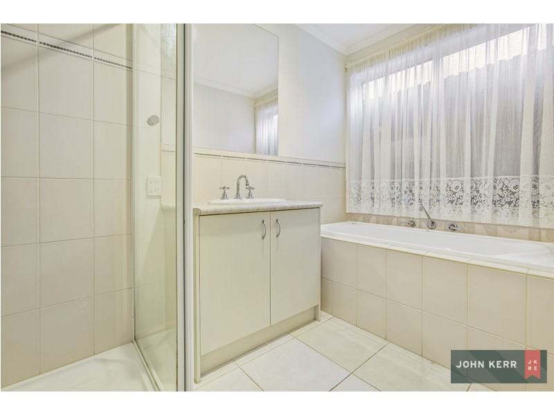 27 Vincent Boulevard, Trafalgar VIC 3824