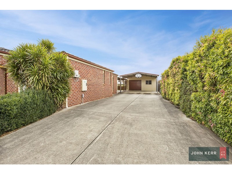 27 Vincent Boulevard, Trafalgar VIC 3824