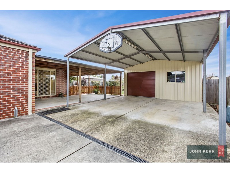 27 Vincent Boulevard, Trafalgar VIC 3824