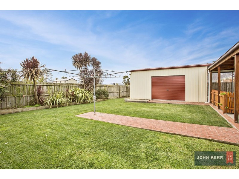 27 Vincent Boulevard, Trafalgar VIC 3824