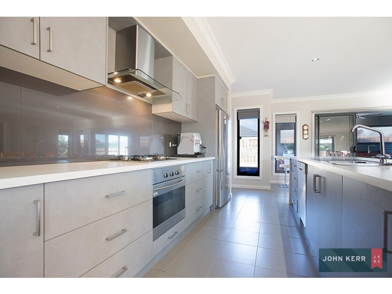 11 Villeneuve Dr, Trafalgar VIC 3824 John Kerr Real Estate (Trafalgar