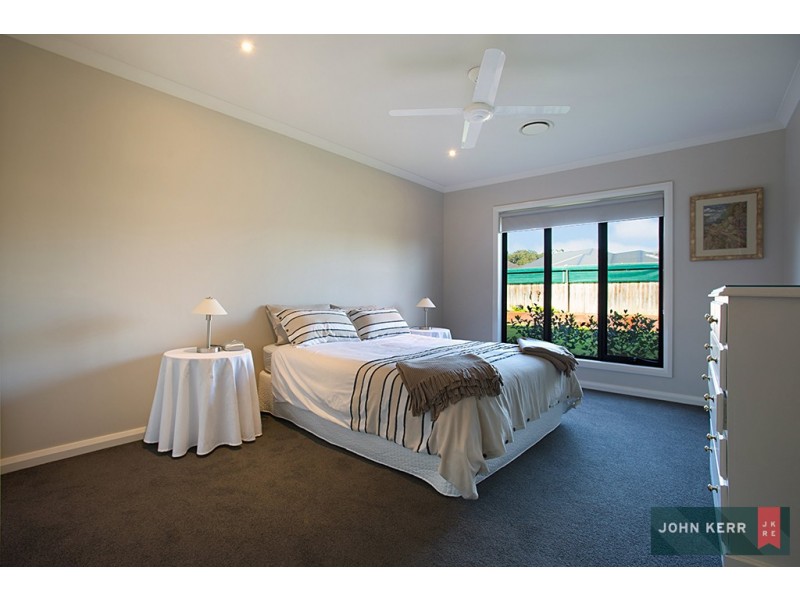 11 Villeneuve Dr, Trafalgar VIC 3824