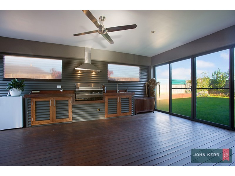 11 Villeneuve Dr, Trafalgar VIC 3824