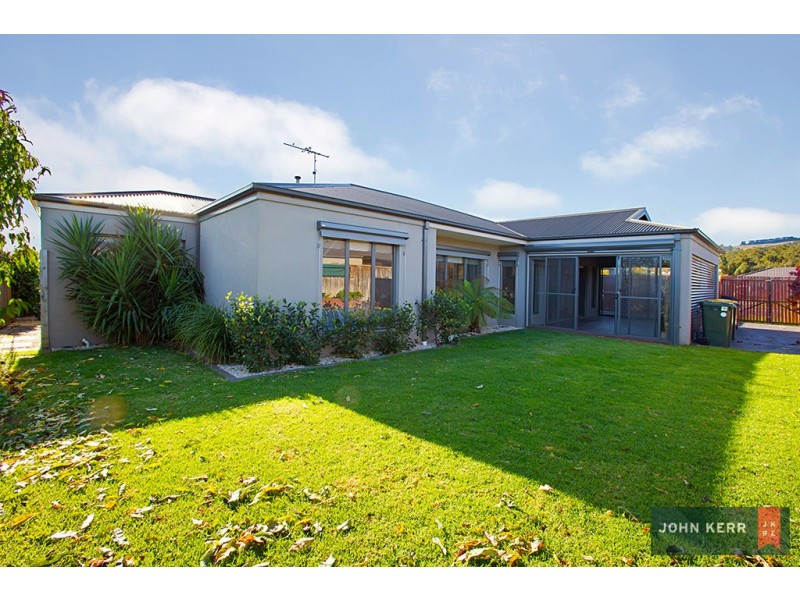11 Villeneuve Dr, Trafalgar VIC 3824