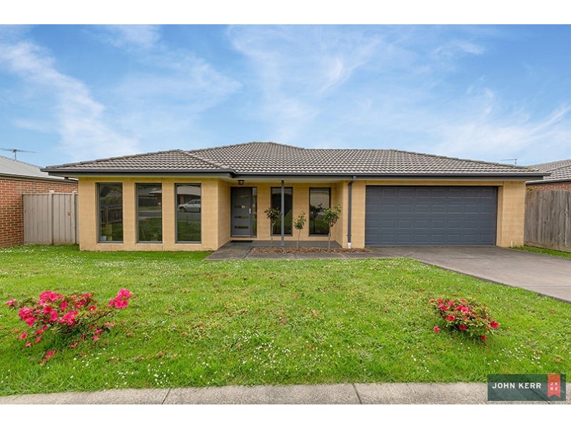 17 Vincent Boulevard, Trafalgar VIC 3824