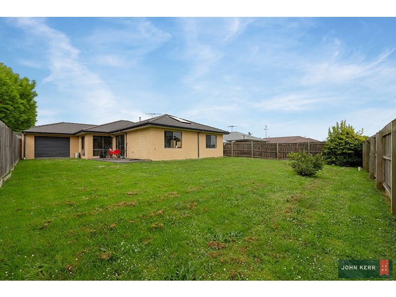 17 Vincent Boulevard, Trafalgar VIC 3824