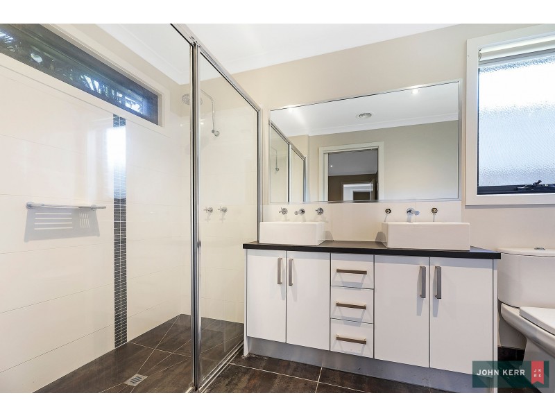 13 Villeneuve Drive, Trafalgar VIC 3824