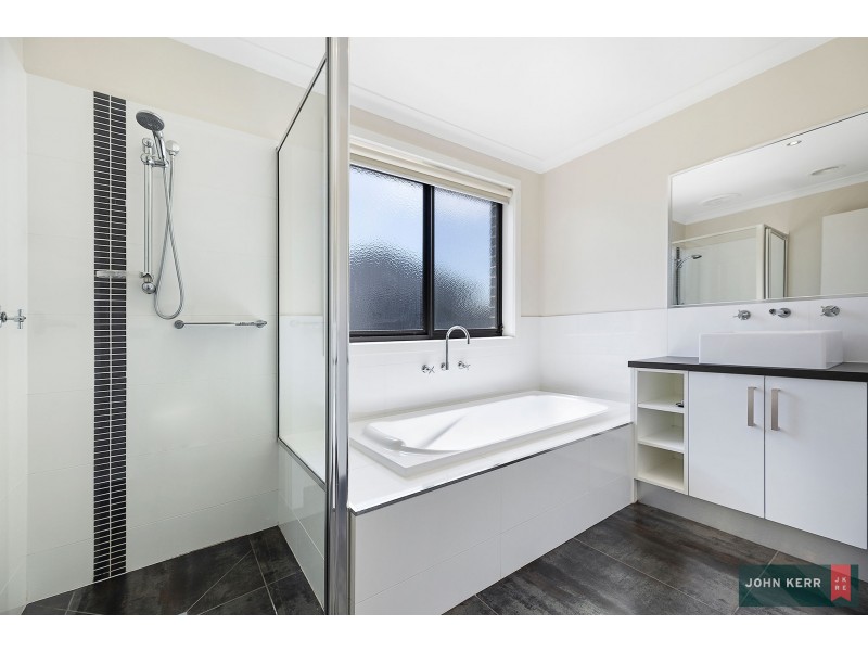 13 Villeneuve Drive, Trafalgar VIC 3824