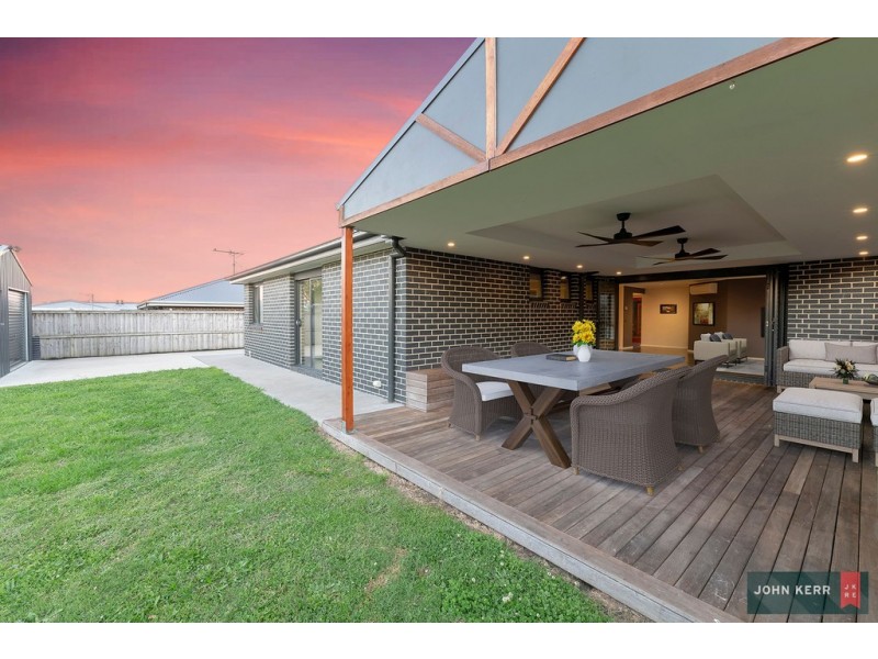 13 Villeneuve Drive, Trafalgar VIC 3824