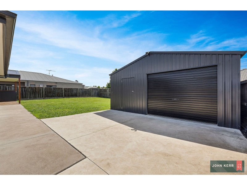 13 Villeneuve Drive, Trafalgar VIC 3824