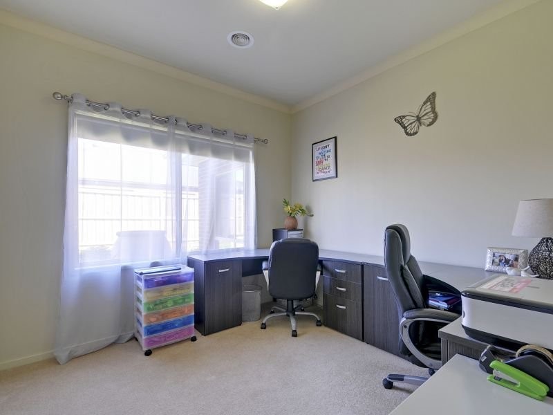 33 Villeneuve Drive, Trafalgar VIC 3824