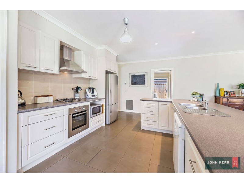 14 Villeneuve Drive, Trafalgar VIC 3824