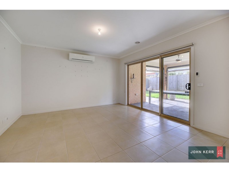 10 Empire Ave, Drouin VIC 3818