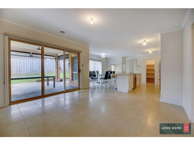 10 Empire Ave, Drouin VIC 3818