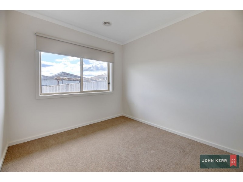 10 Empire Ave, Drouin VIC 3818