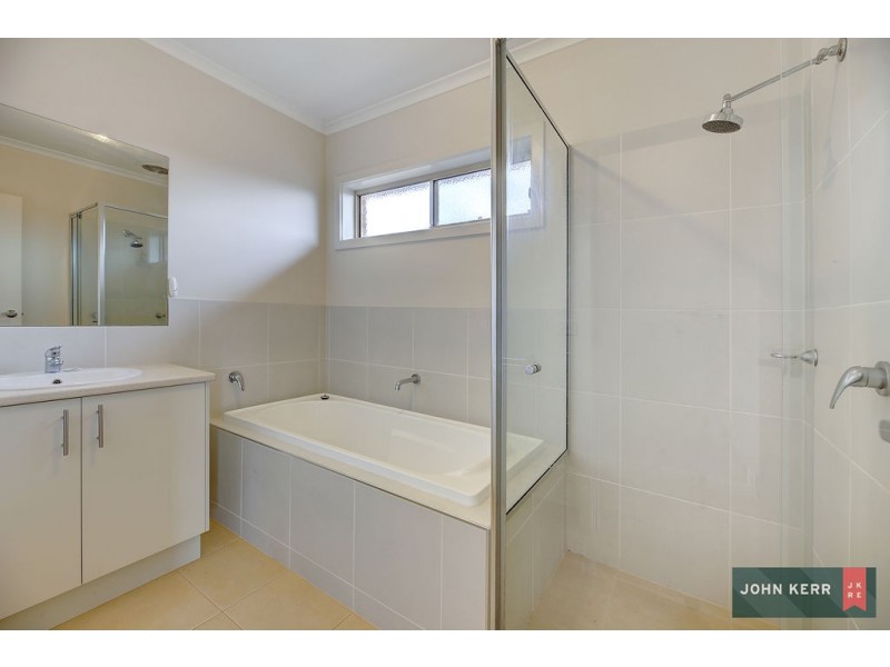 10 Empire Ave, Drouin VIC 3818