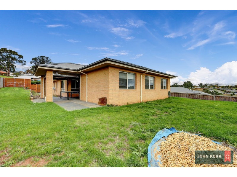 10 Empire Ave, Drouin VIC 3818