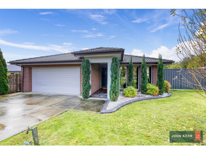 8 Fernlea Close, Trafalgar VIC 3824
