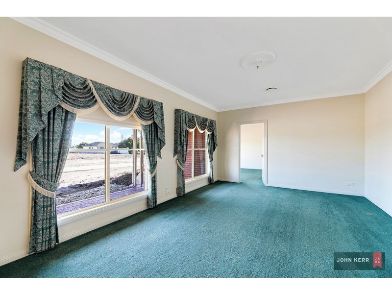 6 OAK FIELD PLACE, Trafalgar VIC 3824