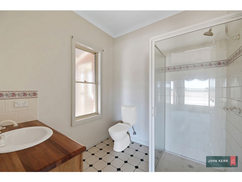 6 OAK FIELD PLACE, Trafalgar VIC 3824