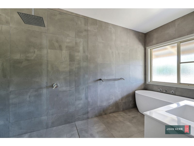 6 OAK FIELD PLACE, Trafalgar VIC 3824