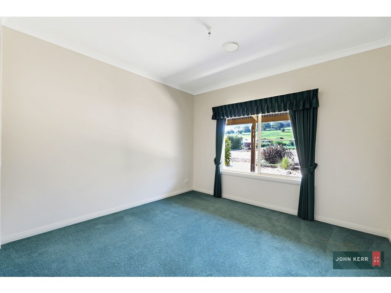 6 OAK FIELD PLACE, Trafalgar VIC 3824