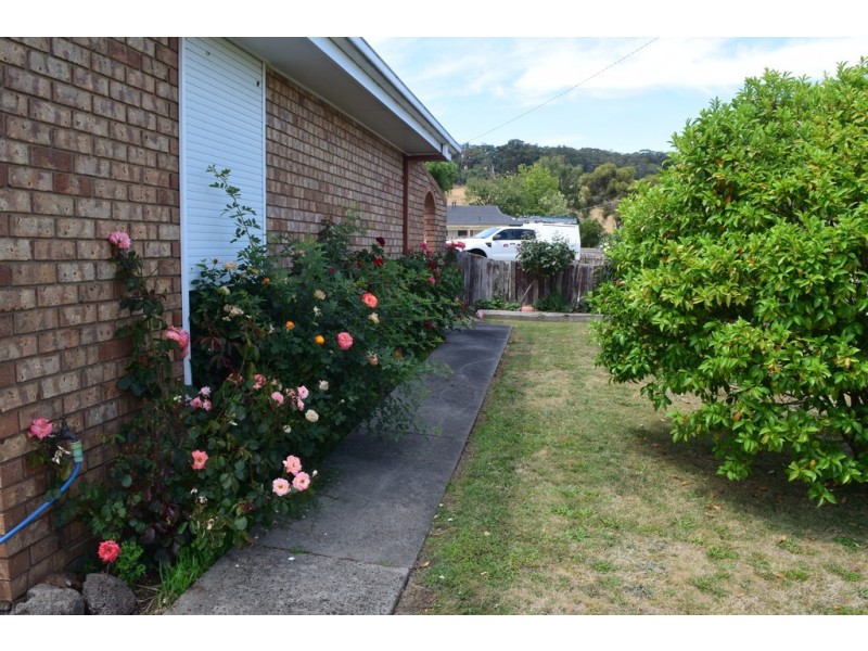 1/4 Centenary Drive, Trafalgar VIC 3824