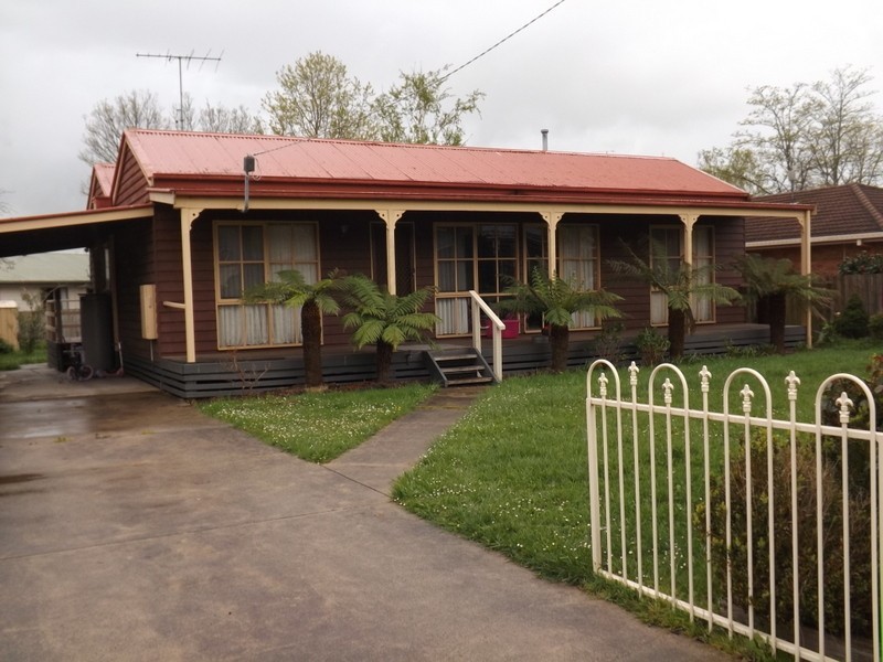 13 Centenary Drive, Trafalgar VIC 3824