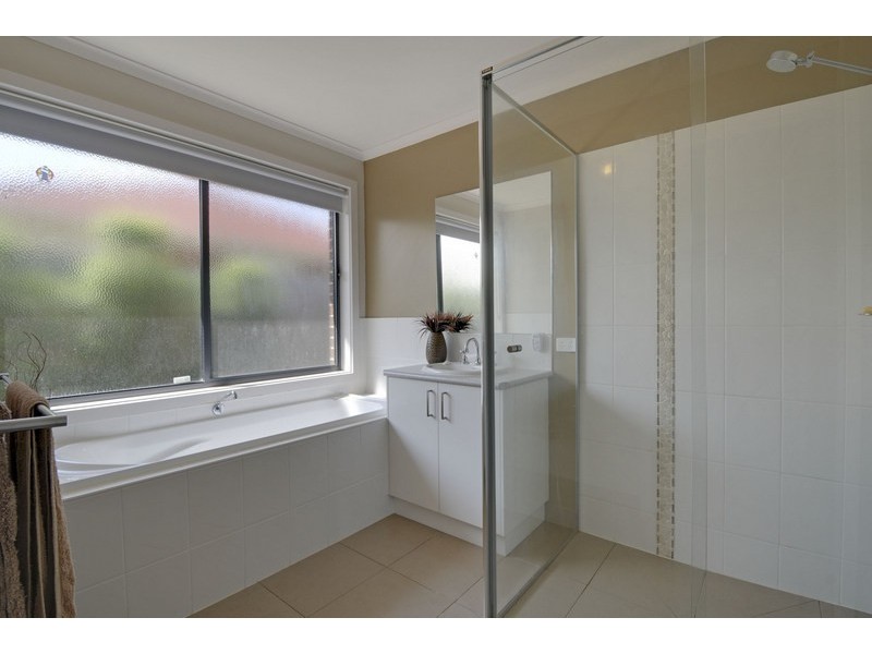 2 Acacia Close, Trafalgar VIC 3824