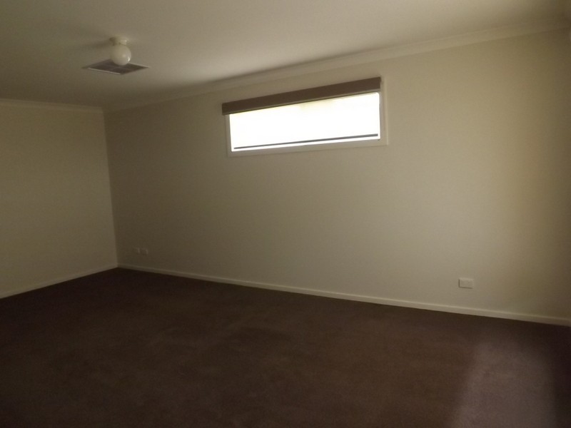 2/2 Corymbia Court, Trafalgar VIC 3824