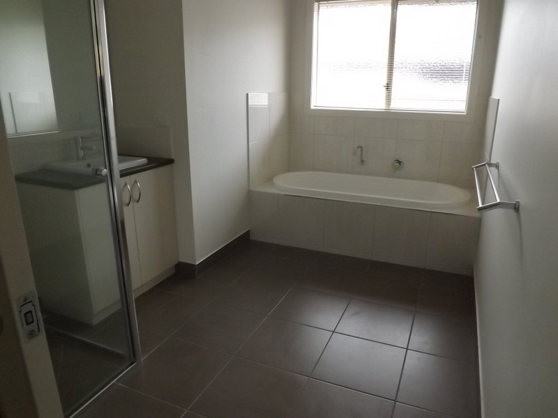 2/2 Corymbia Court, Trafalgar VIC 3824