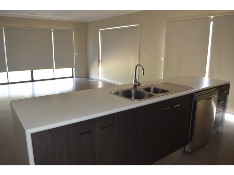 71 Vincent Boulevard, Trafalgar VIC 3824