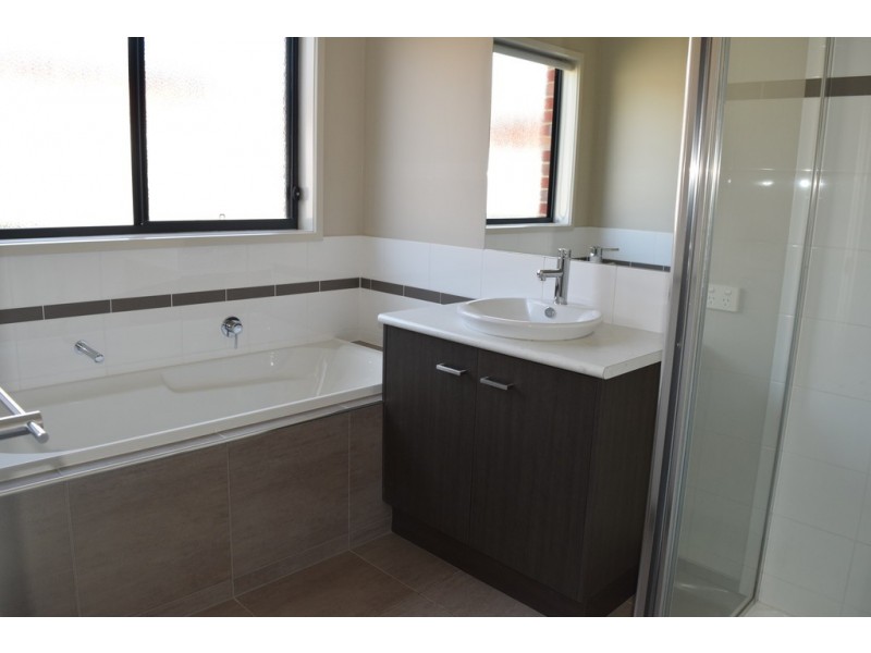 71 Vincent Boulevard, Trafalgar VIC 3824