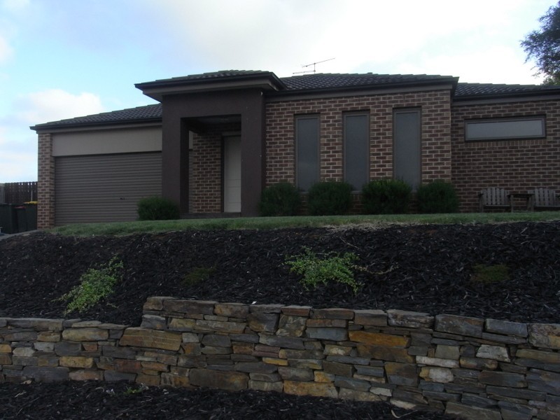 16 Vivian Court, Drouin VIC 3818