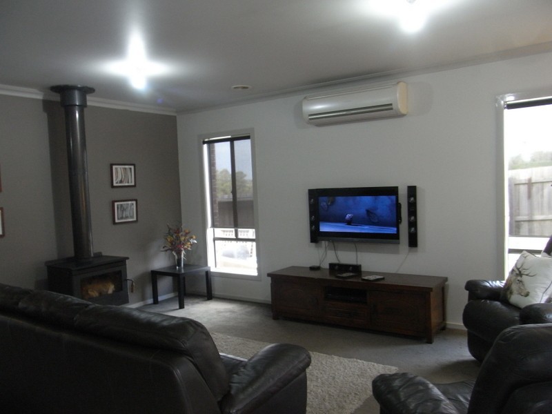 16 Vivian Court, Drouin VIC 3818