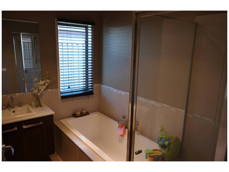 8 Wisteria Drive, Yarragon VIC 3823