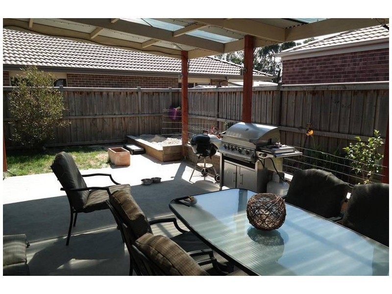 8 Wisteria Drive, Yarragon VIC 3823