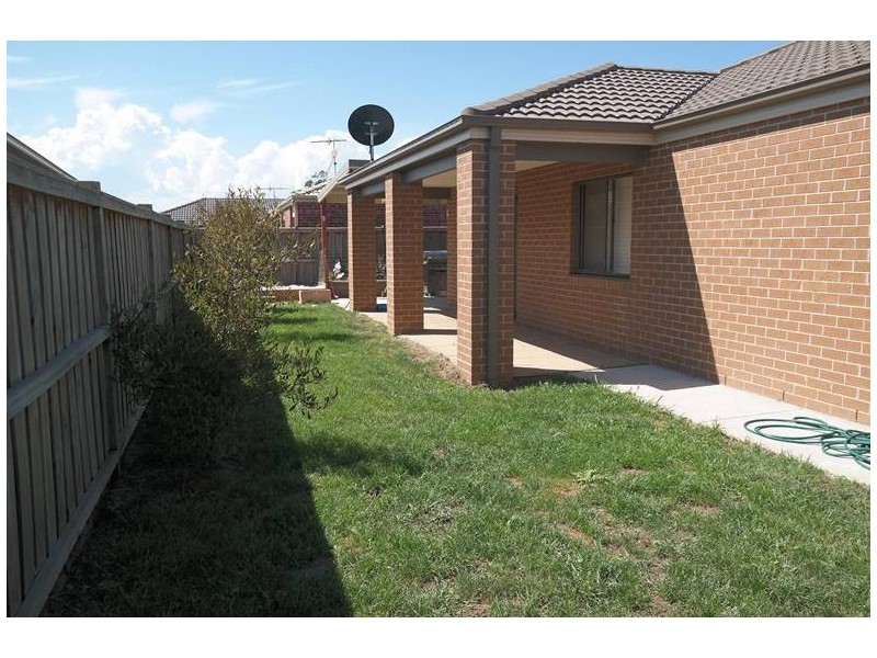 8 Wisteria Drive, Yarragon VIC 3823