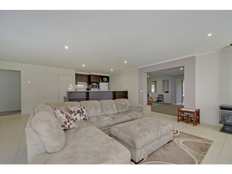 54 Davey Drive, Trafalgar VIC 3824