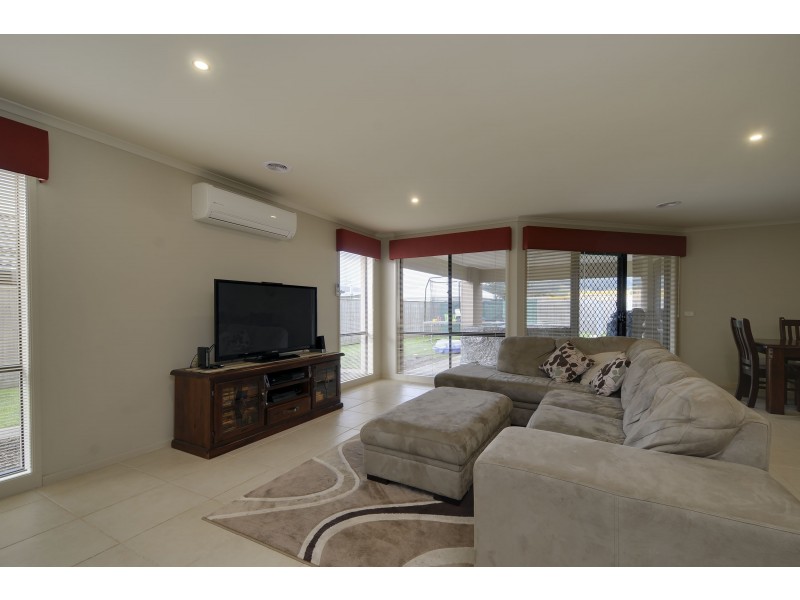 54 Davey Drive, Trafalgar VIC 3824