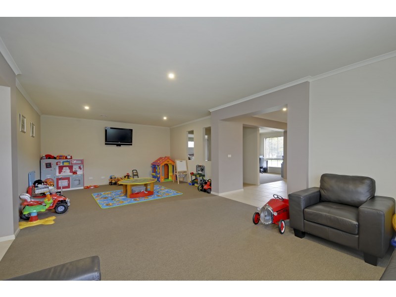 54 Davey Drive, Trafalgar VIC 3824