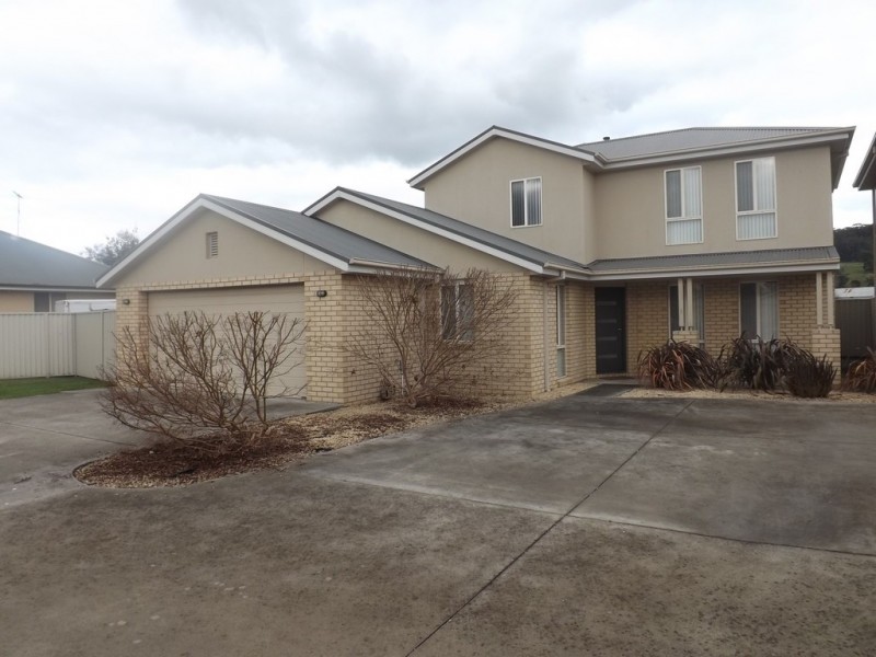 1/10-12 Ferguson Place, Trafalgar VIC 3824