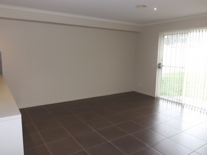1/10-12 Ferguson Place, Trafalgar VIC 3824