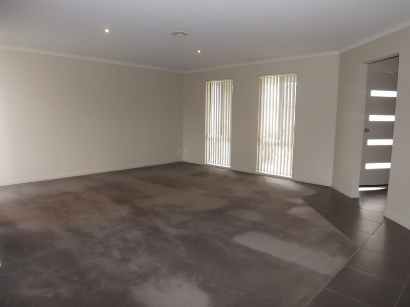 1/10-12 Ferguson Place, Trafalgar VIC 3824