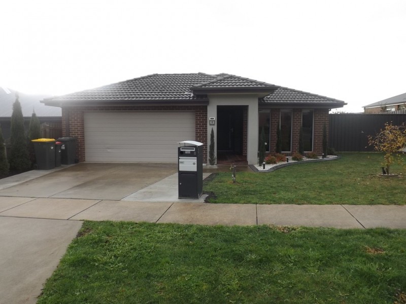 8 Fernlea Close, Trafalgar VIC 3824
